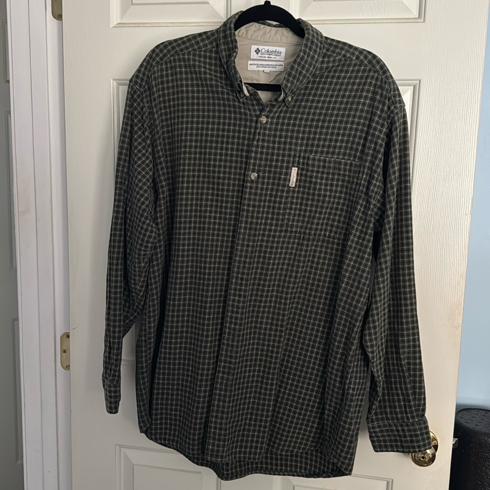 Columbia men’s button up plaid shirt.
